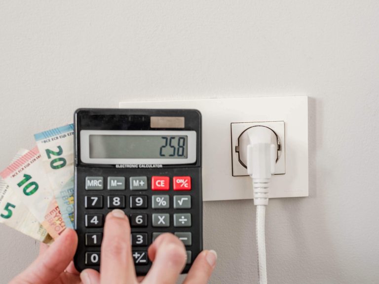 povprečna poraba elektrike v gospodinjstvih
